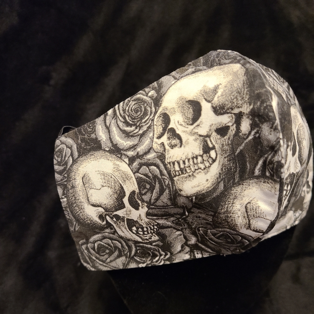 🌺Skulls and Roses Mask 🌺 - Picture 2 of 4